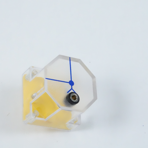 Corner connection to a circuit